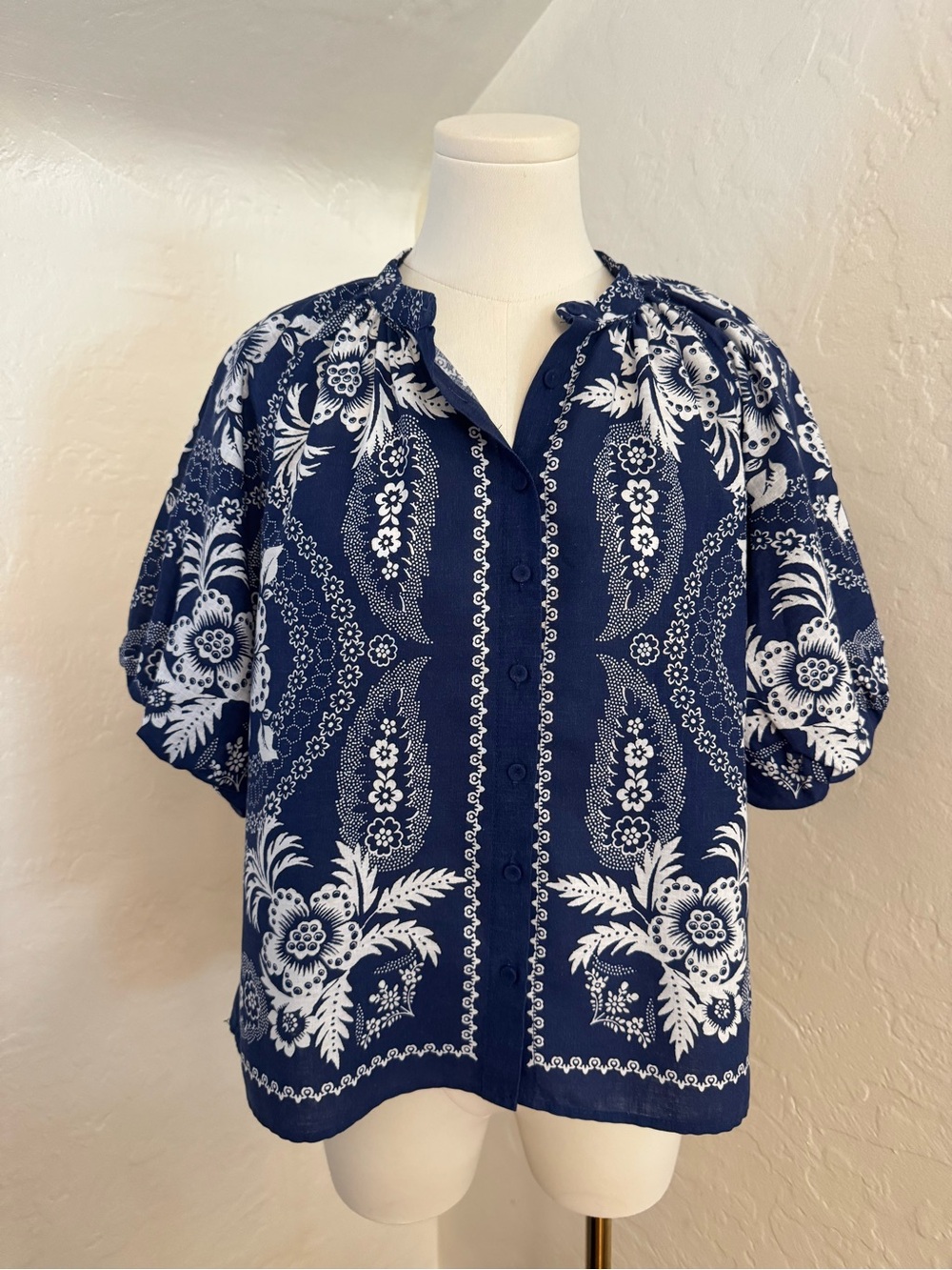 Joie Women’s Linen Blend Bandana Print Puff Sleeve Blouse Size M Navy White